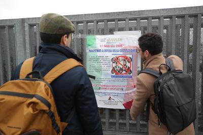 RAVENNA 27/02/2025. ANM MAGISTRATI IN DIFESA DELLA COSTITUZIONE. Giornata di astensione dal lavoro dei magistrati. Manifestazione nel cortile del tribunale di Ravenna